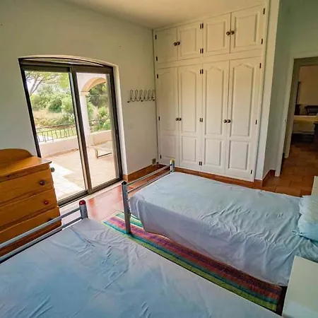 Sleeps 8 With Pool Air Con And Wifi Villa