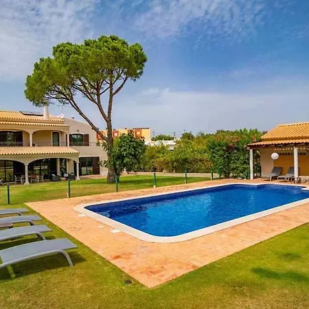 Sleeps 8 With Pool Air Con And Wifi *