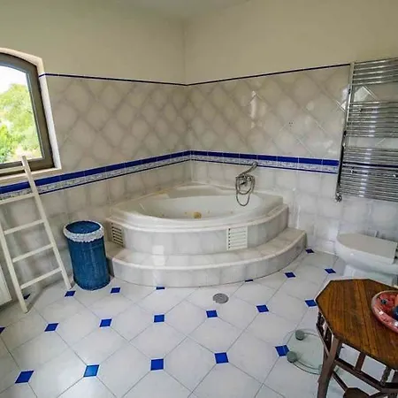 Sleeps 8 With Pool Air Con And Wifi *