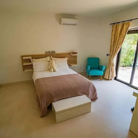 Sleeps 8 With Pool Air Con And Wifi Almancil
