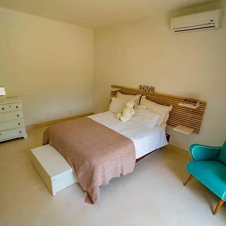 Sleeps 8 With Pool Air Con And Wifi *