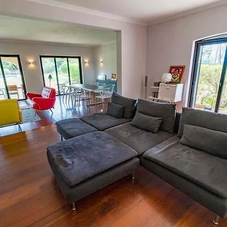 Sleeps 8 With Pool Air Con And Wifi