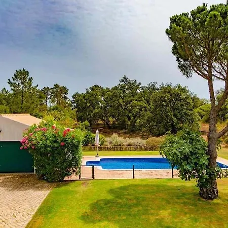 Sleeps 8 With Pool Air Con And Wifi Βίλα